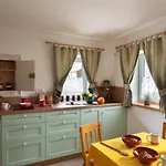 Cherry House - Cosy House - Ideal For Bear Watching, In The Neighborhood Of The Medieval Sneznik Castle Semesterbostad *