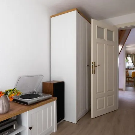 Cherry House: Cozy Castle-view Retreat For Bear Watching Holiday home Stari Trg pri Lozu