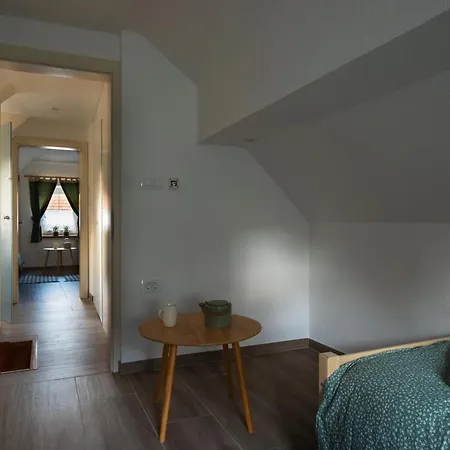 Holiday home Cherry House: Cozy Castle-view Retreat For Bear Watching Stari Trg pri Lozu