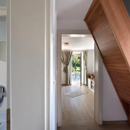Holiday home Cherry House: Cozy Castle-view Retreat For Bear Watching