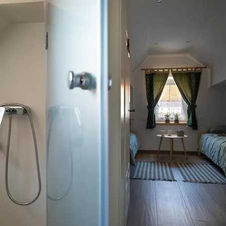 Cherry House: Cozy Castle-view Retreat For Bear Watching Holiday home Stari Trg pri Lozu