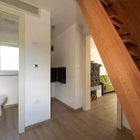 Semesterbostad Cherry House - Cosy House - Ideal For Bear Watching, In The Neighborhood Of The Medieval Sneznik Castle *