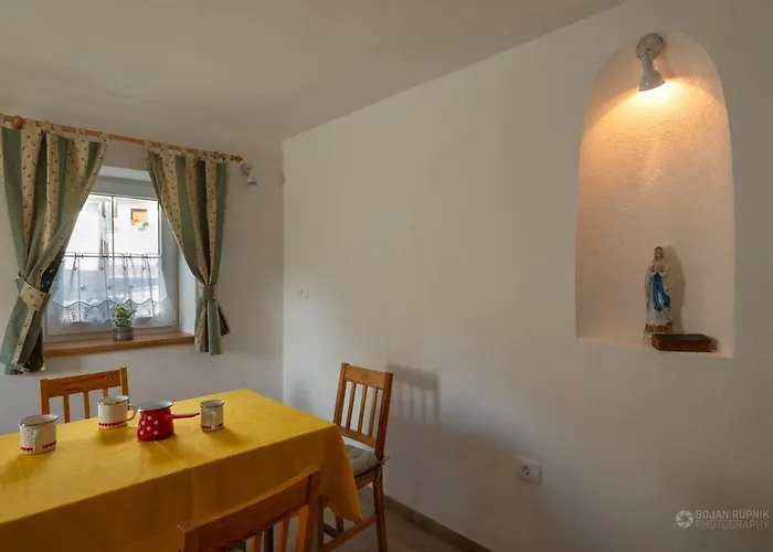 Cherry House - Cosy House - Ideal For Bear Watching, In The Neighborhood Of The Medieval Sneznik Castle Vakantiehuis *