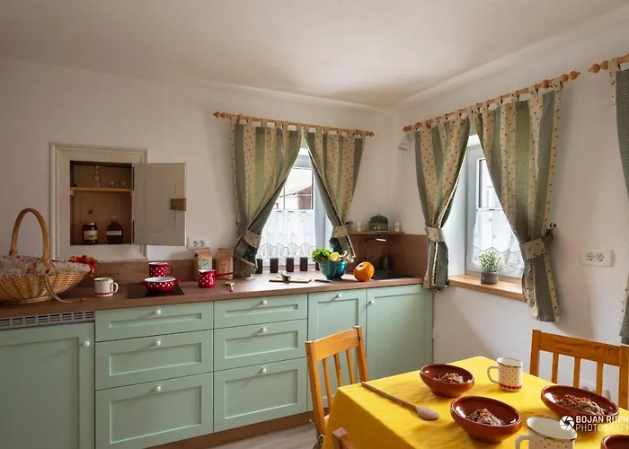 Cherry House - Cosy House - Ideal For Bear Watching, In The Neighborhood Of The Medieval Sneznik Castle Vakantiehuis *