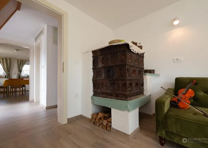 Cherry House - Cosy House - Ideal For Bear Watching, In The Neighborhood Of The Medieval Sneznik Castle * Stari Trg pri Lozu