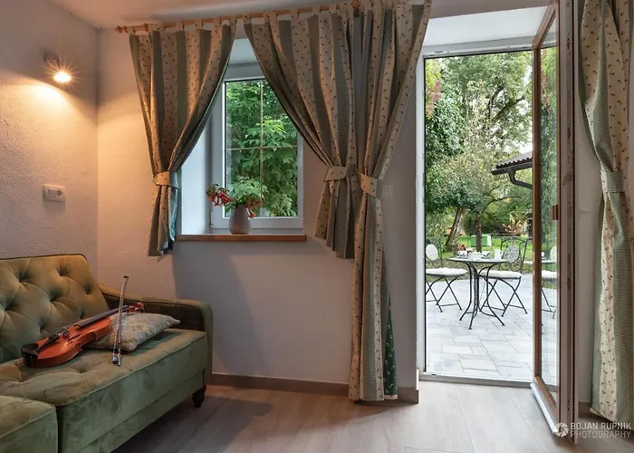 Cherry House - Cosy House - Ideal For Bear Watching, In The Neighborhood Of The Medieval Sneznik Castle Vakantiehuis *