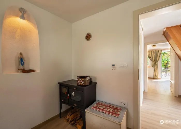 Cherry House - Cosy House - Ideal For Bear Watching, In The Neighborhood Of The Medieval Sneznik Castle * Stari Trg pri Lozu