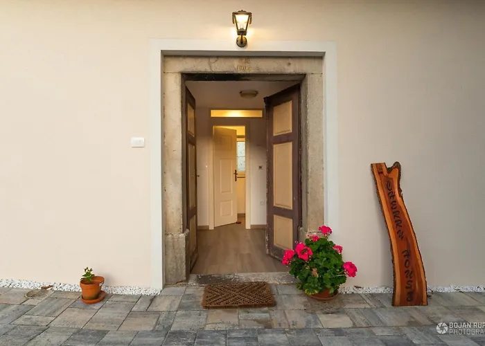 Vakantiehuis Cherry House - Cosy House - Ideal For Bear Watching, In The Neighborhood Of The Medieval Sneznik Castle *